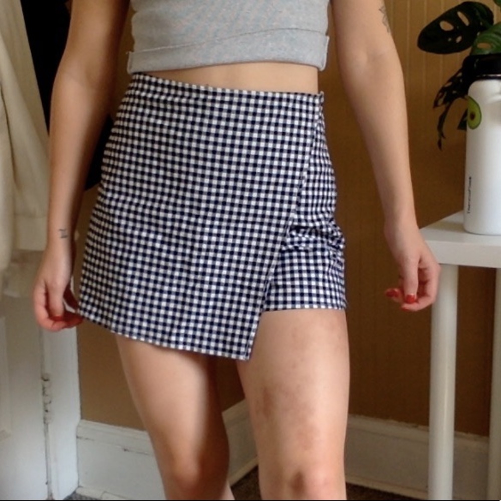 NWT Hollister wrap front gingham skort